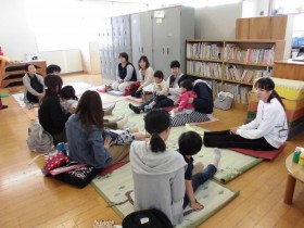 休憩タイムではお子さんとふれあい遊び『うまはとしとし』『一本橋』をして和やかな雰囲気となりました。