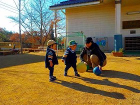 ～元気に外遊び！上手にボールが蹴れたよ～