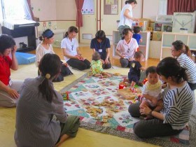 日頃のお子さんの様子など、お母さん同士楽しまれていました。