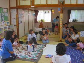 部屋の中があかちゃんとお家のかたでいっぱいでにぎやかな一日でした。