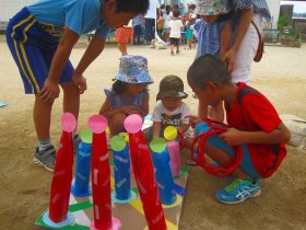 お楽しみはコーナーあそび 小学生のお兄さんたちが優しく声を掛けてくれました。